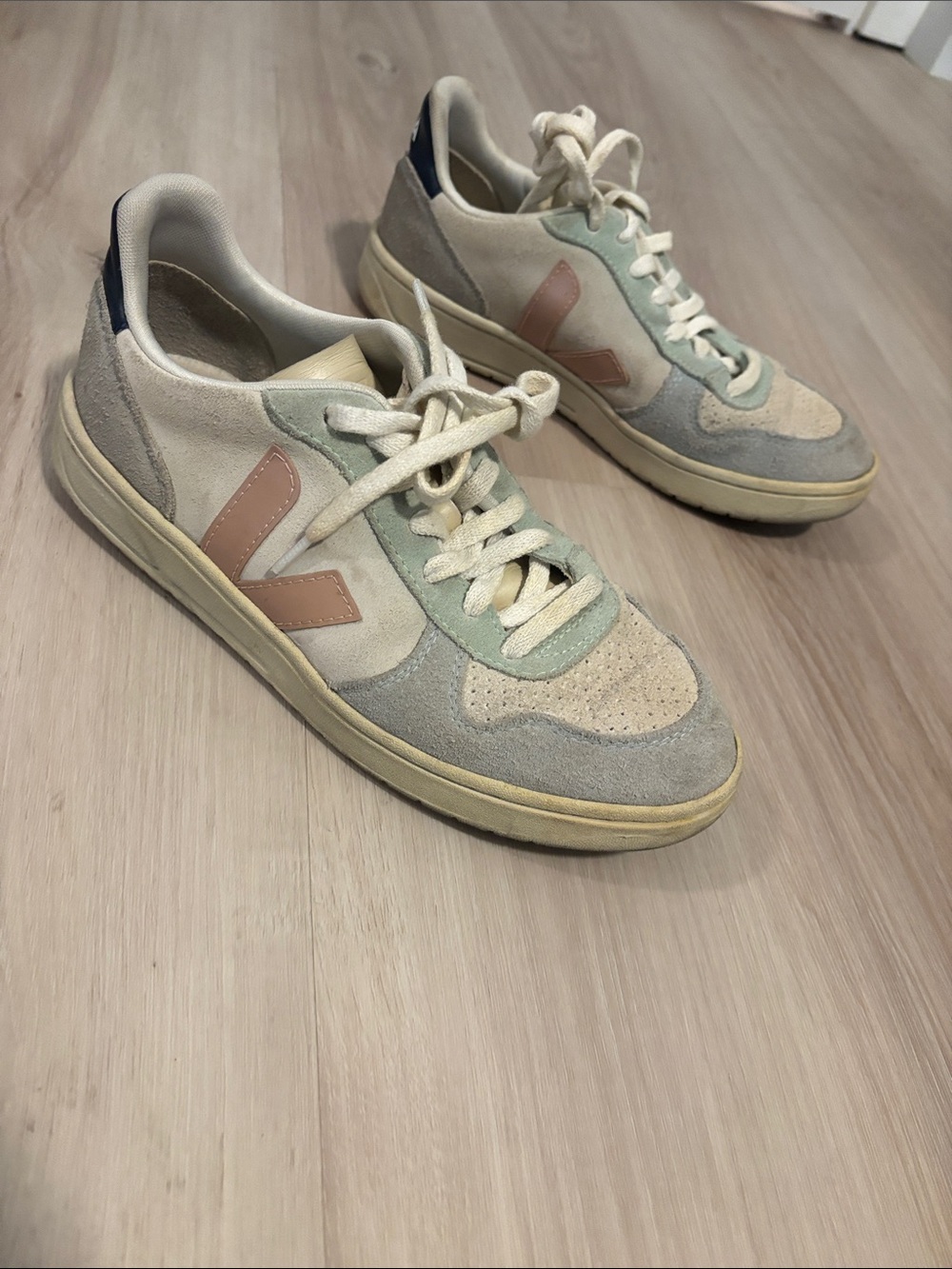 Veja suede sneakers sz 7